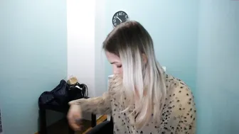 ann_livv beautiful woman in black clearly jerks off her vagina