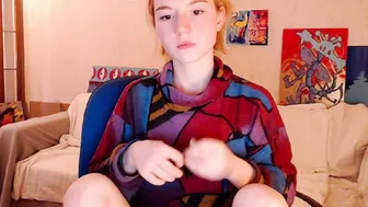 alicebreeze hot babe gently jerks pussy