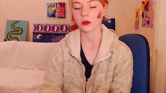 alicebreeze naughty babe caresses vaginal hole