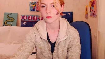 alicebreeze naughty babe caresses vaginal hole