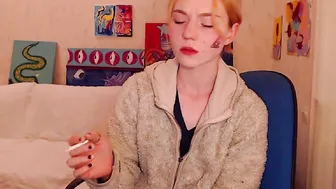 alicebreeze naughty babe caresses vaginal hole