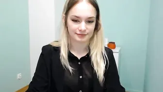 ann_livv slut female fucks both holes