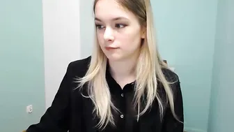 ann_livv hot babe gives off huge ass