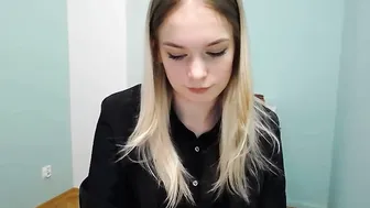 ann_livv hot babe gives off huge ass