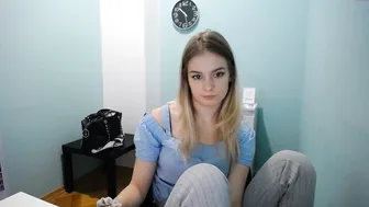 ann_livv sweet babe took off her panties