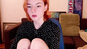 alicebreeze showing her butt