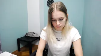 ann_livv adult skin jerks off both holes