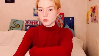 alicebreeze Attractive chick fucks juicy slits