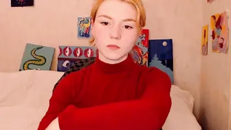 alicebreeze Attractive chick fucks juicy slits