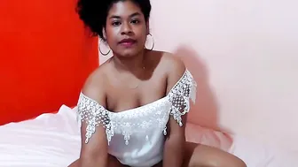 hombrereal attractive slut is content with a rubber dick