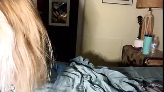 juneavery skinny bitch jerks pussy with dildo