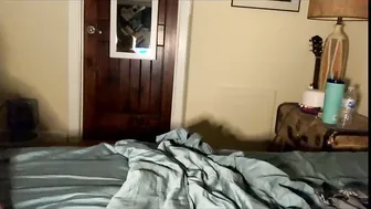 juneavery skinny bitch jerks pussy with dildo