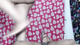 hombrereal the naughty dolly jerks off her pussy with a phallus