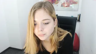blonde_andcute blonde slut caresses sex lips