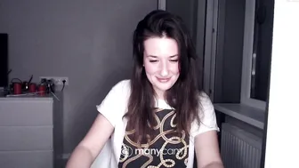 milk_shake_mi Olesya in a chair demonstrates a rich pussy masturbation