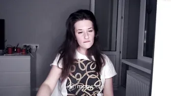 milk_shake_mi Olesya in a chair demonstrates a rich pussy masturbation