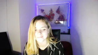 blonde_andcute cum from vibrator