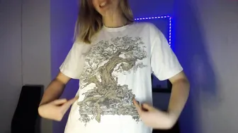 blonde_andcute a woman with a wide pelvis gets shaved cunt