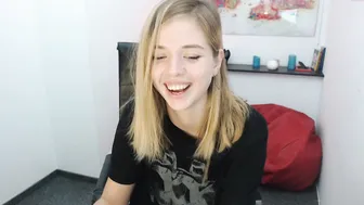 blonde_andcute Hot beauty