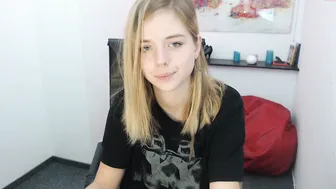 blonde_andcute Hot beauty