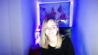 blonde_andcute fucks with her monthly
