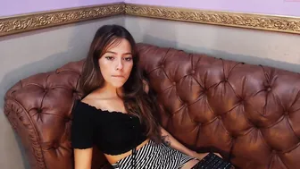 amanda_allen busty mare caresses pussy