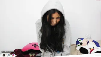 urcuteprincess_ skinny squirt stretches the vagina