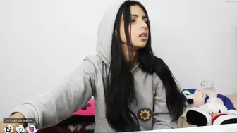 urcuteprincess_ skinny squirt stretches the vagina