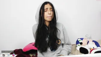 urcuteprincess_ skinny squirt stretches the vagina
