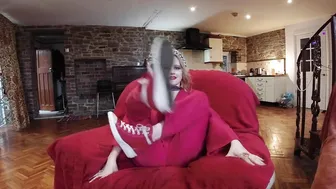 lucymuse sexy mare fingering ass
