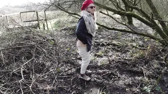 lucymuse hot babe gently jerks pussy