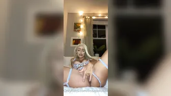 lissapolooza busty ruining caresses vagina
