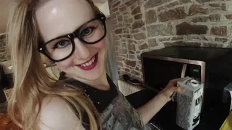 lucymuse beautiful chick jerks off her cunt