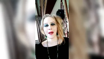 lucymuse petite babe gently masturbates cunt