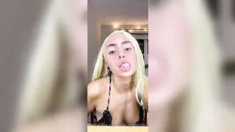 lissapolooza blonde slut fucks pussy with phallus