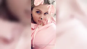 kayleighcoxx84 cute lady shows natural tits