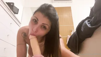 itsnicolebelle busty chick caresses big nipples