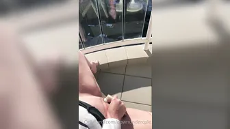 downundercple gets an orgasm from jerking