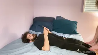 elevatedemerald slutty bitch masturbates pussy
