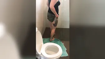 downundercple cute slut caresses the vagina with fingers