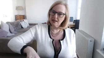 courtesananna flirtatious passion masturbates both holes