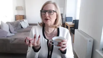 courtesananna flirtatious passion masturbates both holes