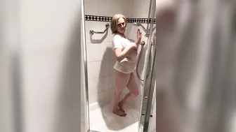 courtesananna cute lady spins happily in front of the webcam and shines with all the charms