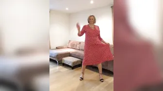 courtesananna beautiful bitch - deliciously jerks off her cunt