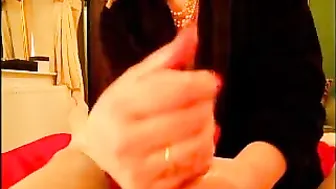 courtesananna petite slut masturbates with her fingers