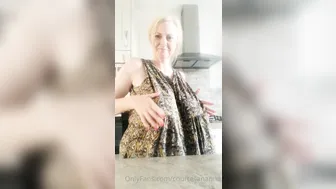 courtesananna Solo caresses