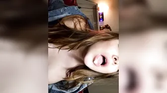 Estella Charming shlendra