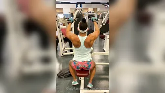 vegasqueen loves jerking off and catches the buzz from the process