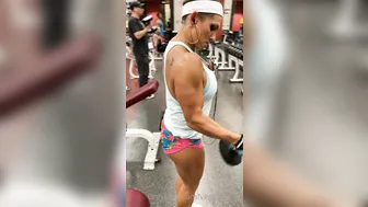 vegasqueen loves jerking off and catches the buzz from the process