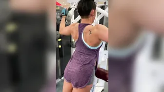 vegasqueen hot chick fucks shaved pussy